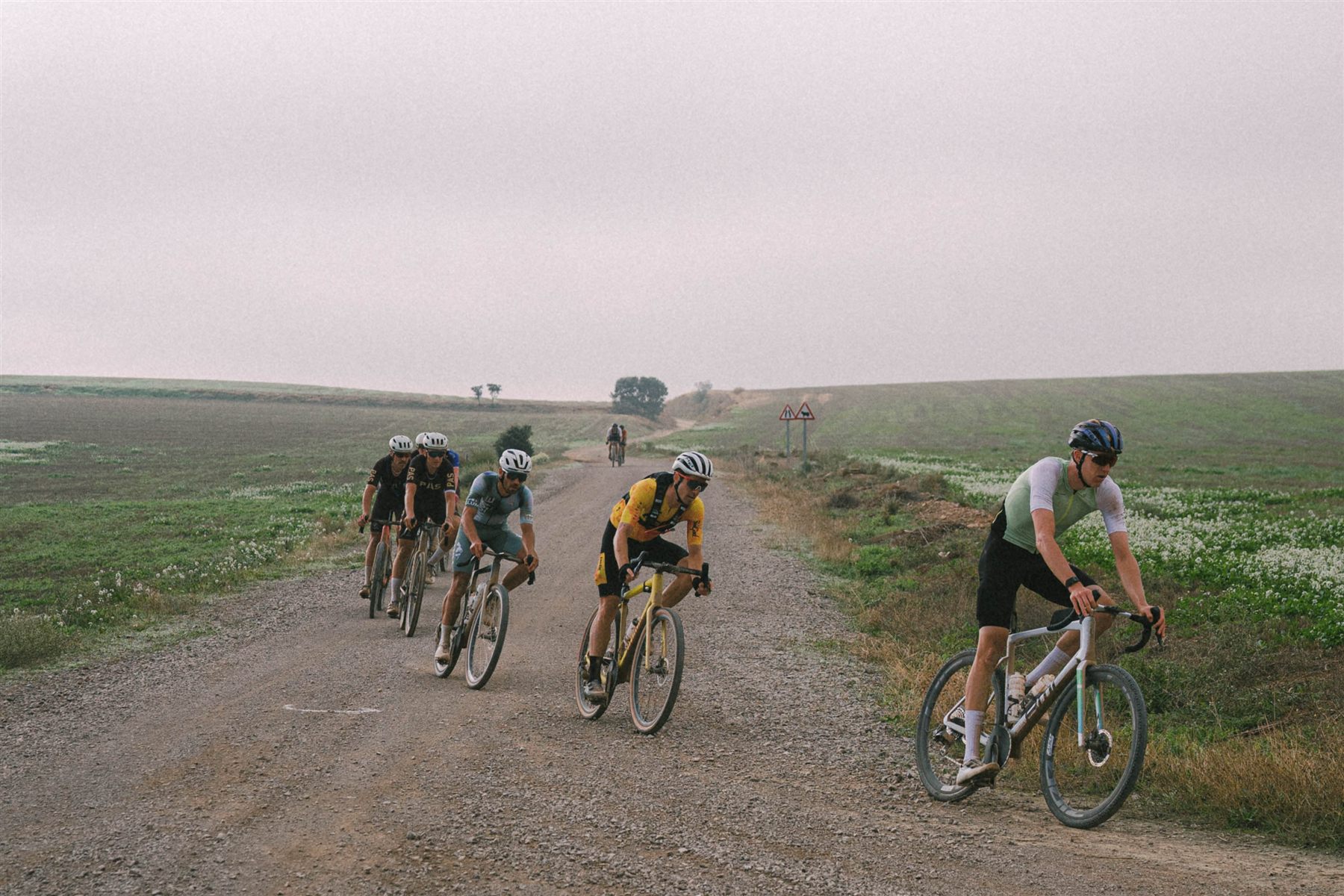 Gravel event in custom tenue