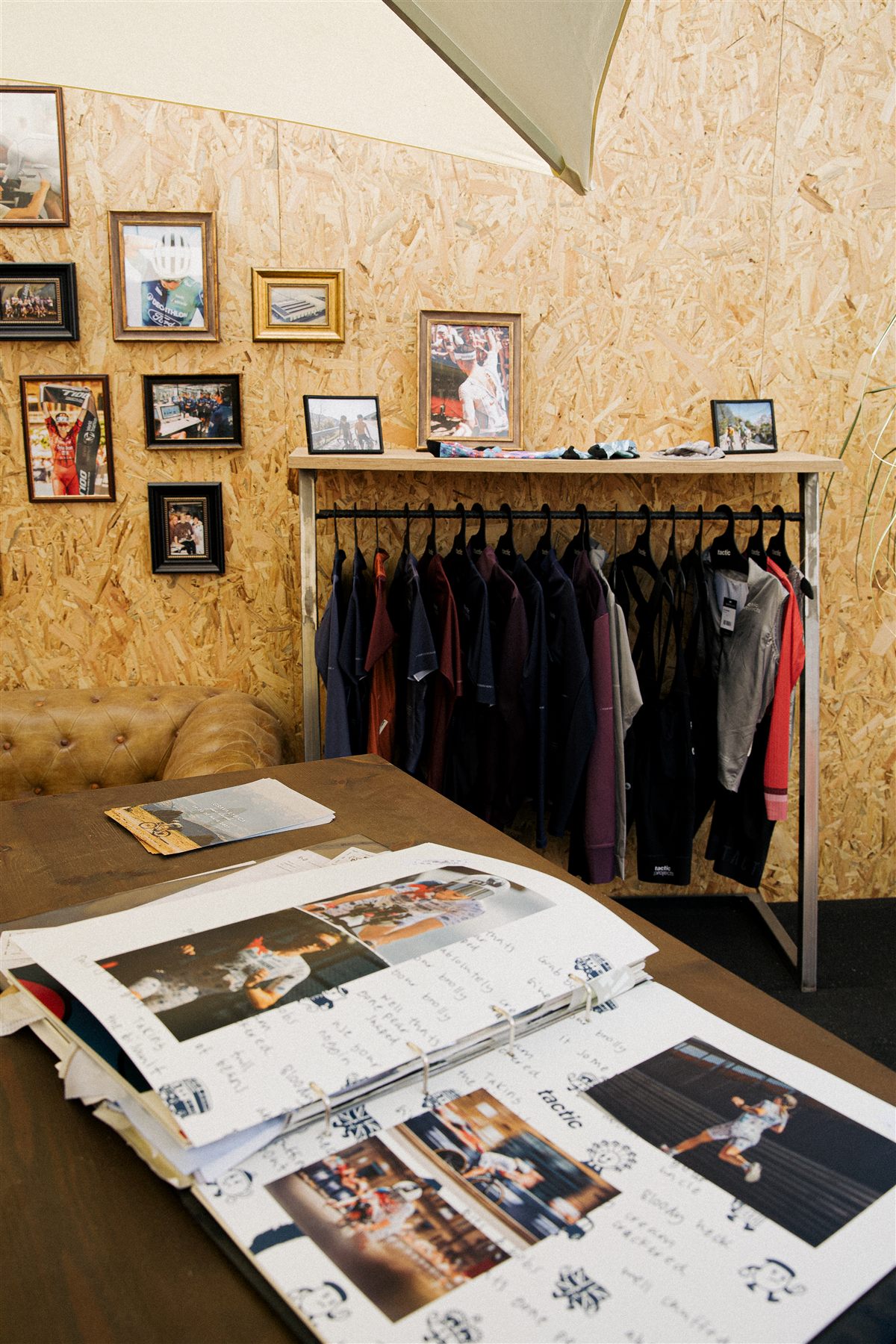 Fietsenwinkel met custom tenue